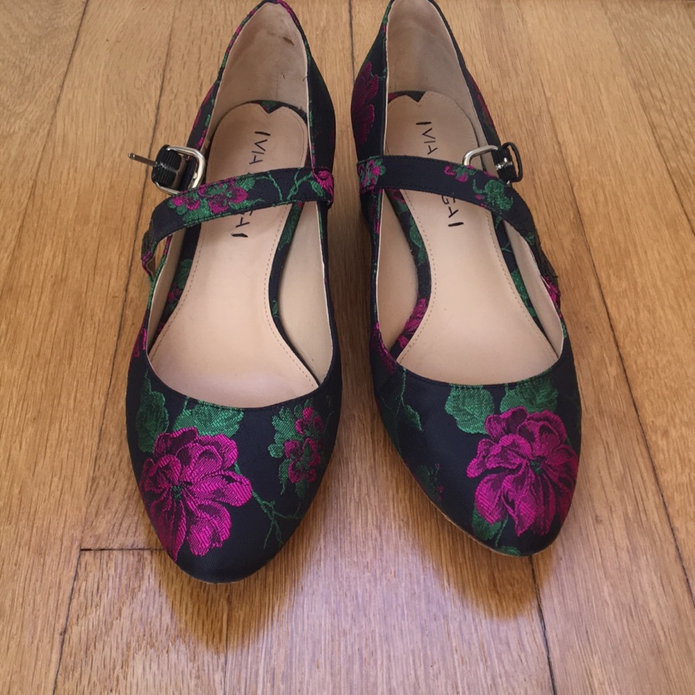 Size 8 Via spiga embroidered Mary Janes